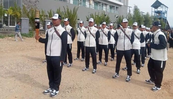 warga_berharap_tim_kirab_obor_api_pon_xxi_promosikan_toba