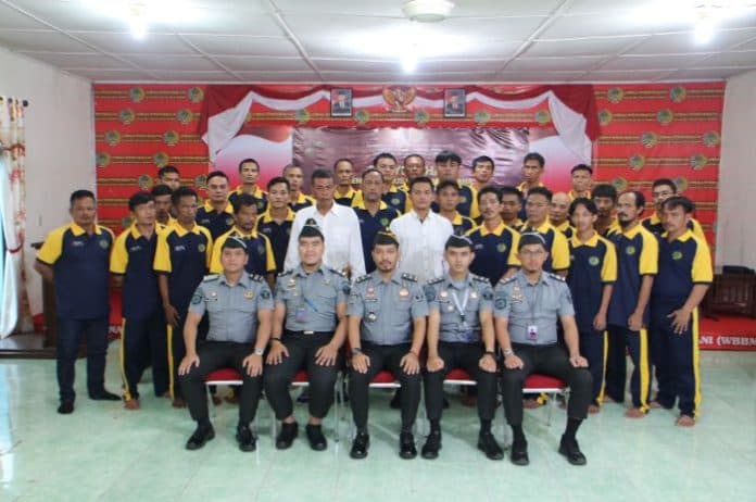 warga_binaan_lapas_tanjung_balai_terima_remisi_natal_1_napi_langsung_bebas