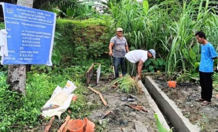 warga_bukit_batu_ganjang_apresiasi_pemko_tebing_tinggi_bangun_drainase_di_lokasi_kumuh