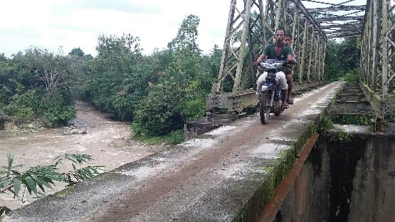 warga_butuh_perhatian_pemerintah_jembatan_timbaan_sei_mangkei_menyeramkan