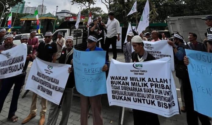 warga_demo_pn_medan_desak_segera_eksekusi_perkara_tanah_wakaf