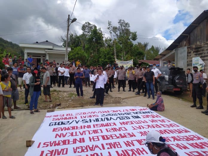 warga_desa_longkotan_hadang_dan_usir_peserta_aksi_yang_tolak_tambang_pt_dpm