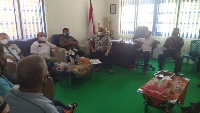 warga_desa_paya_itik_di_deli_serdang_keberatan_jalan_mau_ke_ladang_ditutup_perkebunan