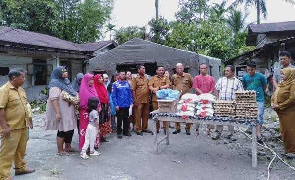 warga_desa_setia_korban_banjir_bandang_dapat_bantuan_dari_dinas_sosial_taput