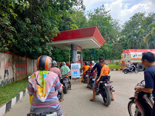 warga_di_asahan_kecewa_harga_bbm_naik_saat_antre_beli_pertalite