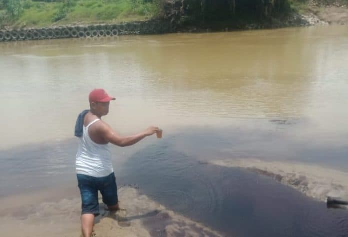 warga_duga_limbah_cemari_sungai_maskep_pks_sawit_seberang_ngaku_tak_gentar