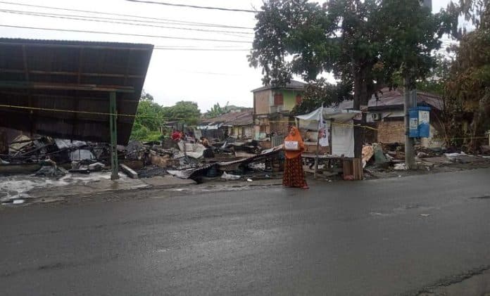 warga_gelar_penggalangan_dana_korban_kebakaran_jalan_bersama