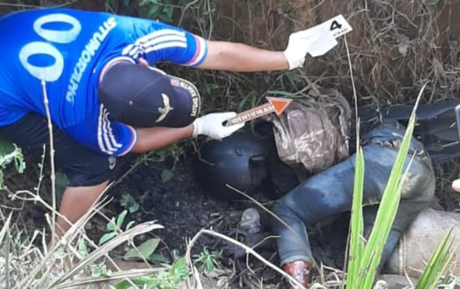 warga_heboh_temukan_sesosok_mayat_di_dalam_parit_jalan_lintas_gunungtua_langga_payung
