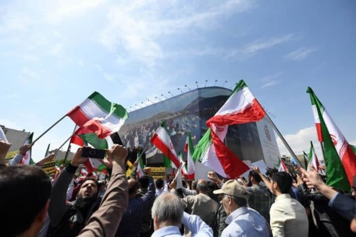 warga_iran_unjuk_rasa_dukung_serangan_balasan_ke_israel