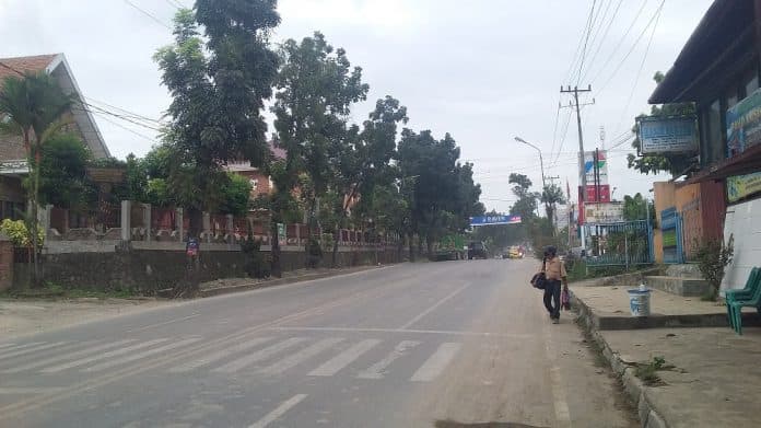 warga_jalan_medan_keluhkan_debu_truk_pengangkut_tanah