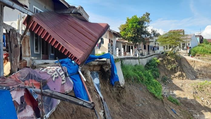 warga_jalan_siak_hujan_deras_melanda_kami_kian_was_was
