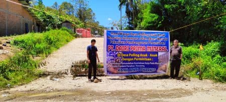 warga_kembali_tutup_jalan_ke_lokasi_pembangunan_perumahan_pt_dpm_di_dairi