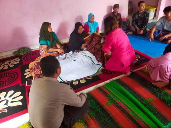 warga_kerasaan_mendadak_meninggal_dunia_di_perkebunan_coklat
