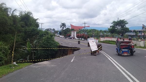warga_khawatir_jalan_raya_seribudolok_terancam_amblas