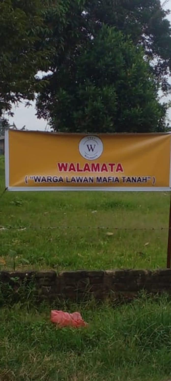 warga_kota_galuh_dirikan_spanduk_di_atas_tanah_cicit_sultan_deli_lawan_mafia_tanah