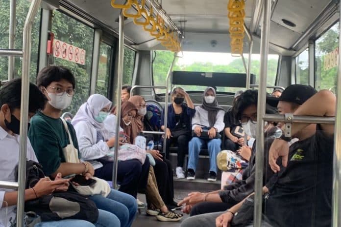 warga_kota_medan_sambut_gembira_penambahan_armada_bus_listrik