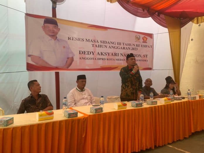 warga_medan_amplas_keluhkan_banjir_hingga_jalan_gelap
