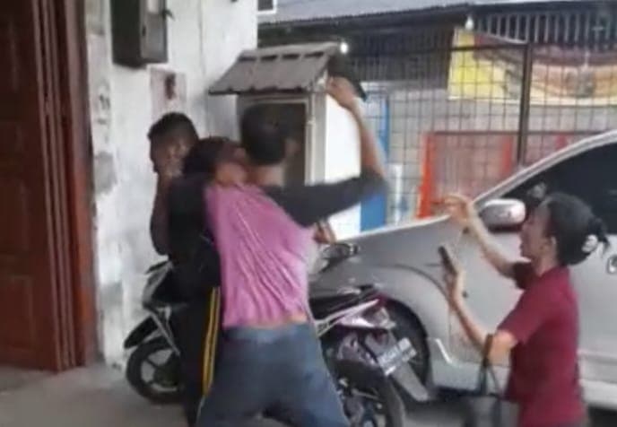 warga_medan_denai_tewas_usai_dilempar_batu_pelaku_ditangkap_dari_rumah_keluarganya