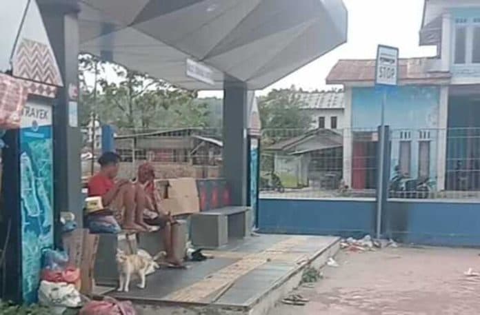 warga_minta_dinsos_tertibkan_2_tunawisma_di_terminal_tarutung