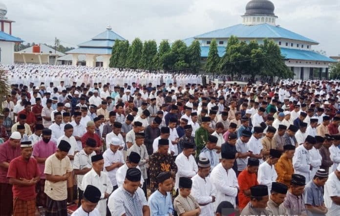warga_nagan_raya_aceh_rayakan_idul_fitri_1441_h