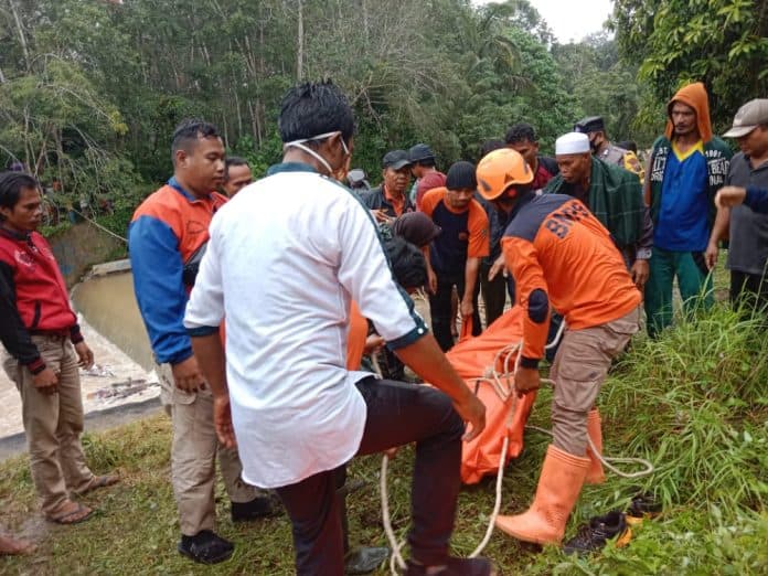 warga_padangsidimpuan_yang_hanyut_di_sungai_bargot_topong_ditemukan_tewas