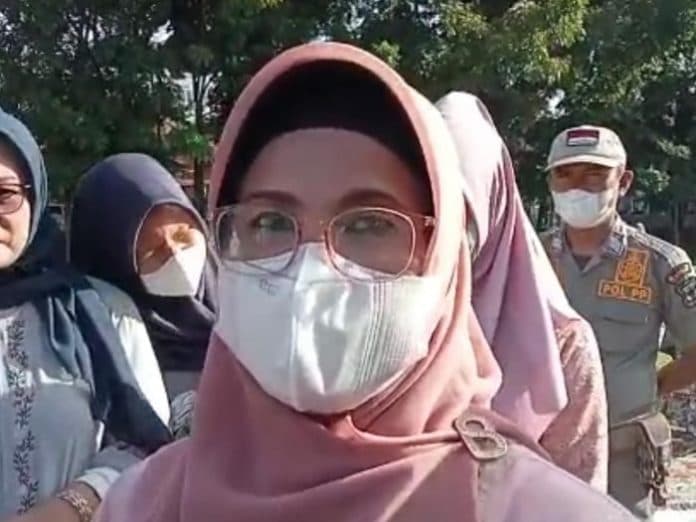 warga_padati_lapangan_haji_adam_malik_siantar_untuk_sholat_id_ini_harapan_plt_wali_kota