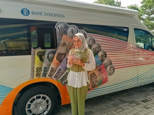 warga_pematangsiantar_antusias_manfaatkan_layanan_penukaran_uang