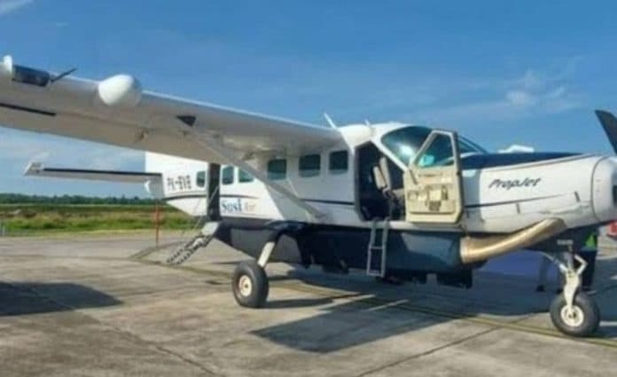 warga_perbatasan_sukarela_bantu_pencarian_pesawat_smart_air