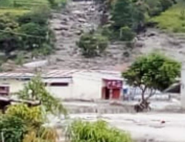 warga_pertanyakan_asal_usul_batu_yang_menerjang_saat_banjir_bandang_di_humbahas