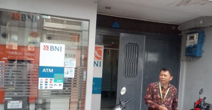 warga_porsea_kecewa_mesin_atm_bni_tak_berfungsi