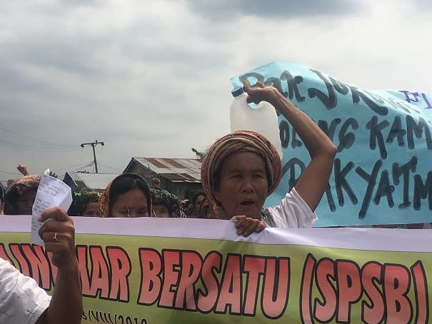 warga_protes_pembangunan_perumahan_di_lahan_sengketa