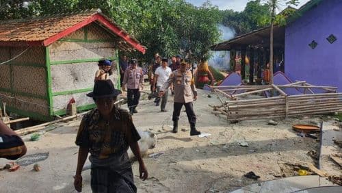 warga_rusak_ponpes_milik_terduga_pelaku_pencabulan_santriwati