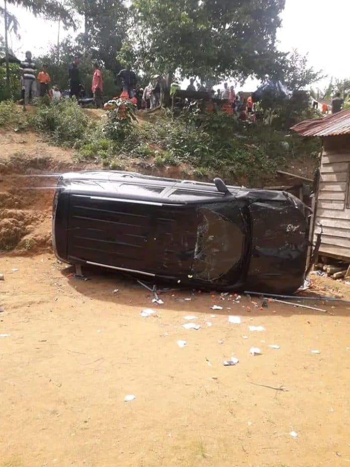 warga_samosir_ditabrak_mobil_mini_bus_di_dairi_2_tewas_1_kritis