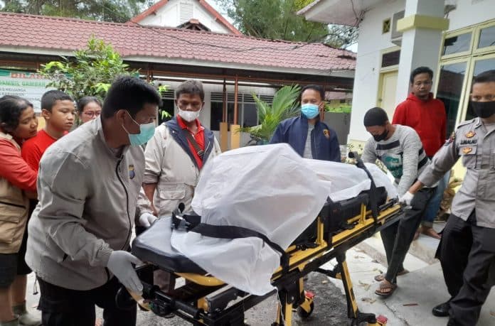 warga_seputaran_pasar_parluasan_siantar_heboh_seorang_pria_meninggal_tergeletak_di_trotoar