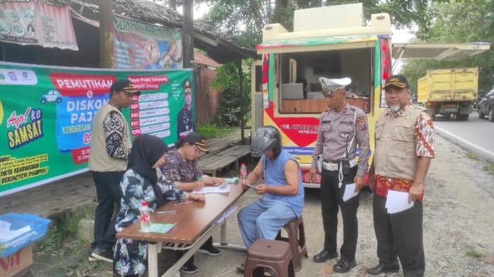 warga_tanjung_balai_diajak_sadar_pajak_melalui_razia_gabungan
