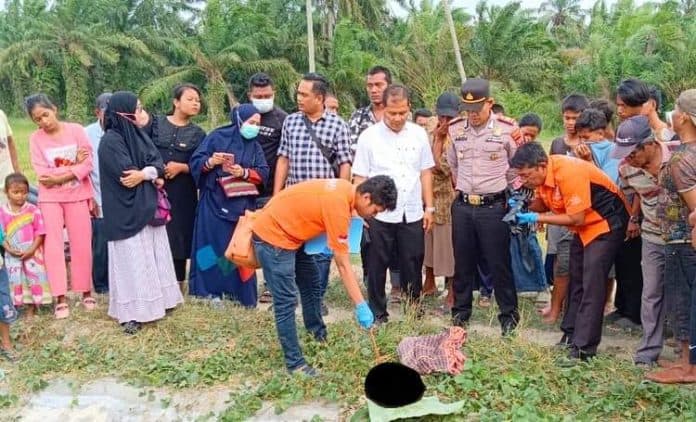 warga_temukan_mayat_bayi_perempuan_di_irigasi_simodong_batu_bara