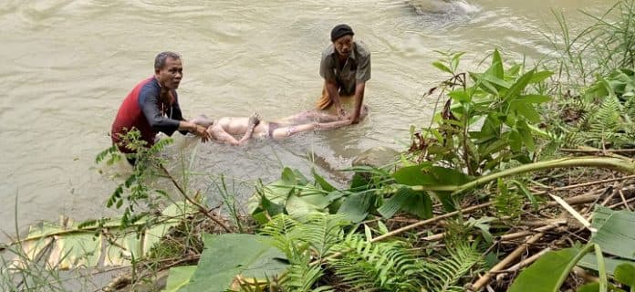 warga_temukan_mayat_mister_x_mengapung_di_sungai_belumai