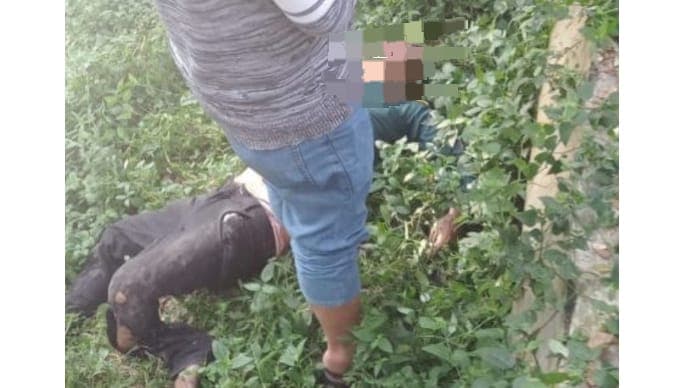warga_temukan_pria_tewas_di_pinggir_jalinsum_asahan_kaki_dan_tangan_patah