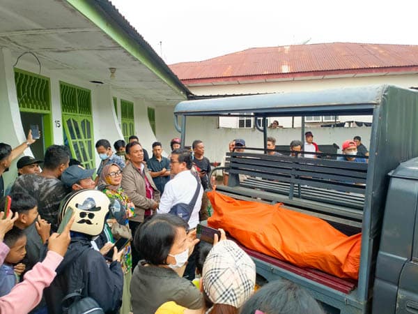 warga_timbang_galung_geger_guru_sd_ditemukan_tak_bernyawa_di_kamar_kos