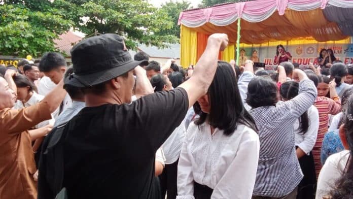 wariskan_budaya_batak_sman_i_uluan_kabupaten_toba_lakukan_tradisi_boras_si_pir_ni_tondi
