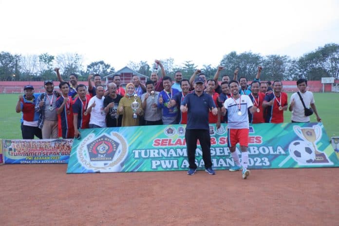wartawan_fc_peringkat_empat_turnamen_sepakbola_old_crack_pwi_asahan_cup_2023
