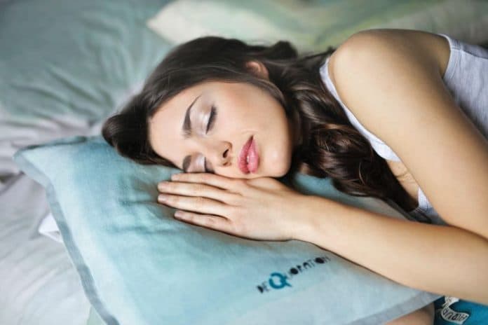 waspada_penyakit_kronis_menghantui_orang_berusia_50_tahun_ke_atas_yang_tidur_kurang