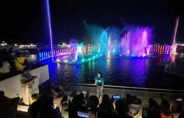 waterfront_city_wisata_air_mancur_menari_di_pulau_samosir