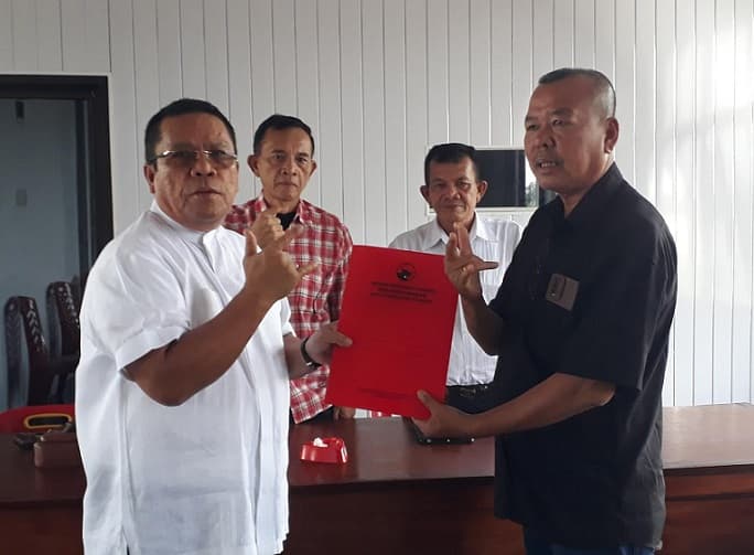 wesly_silalahi_daftar_jadi_balon_wali_kota_siantar_ke_pdip