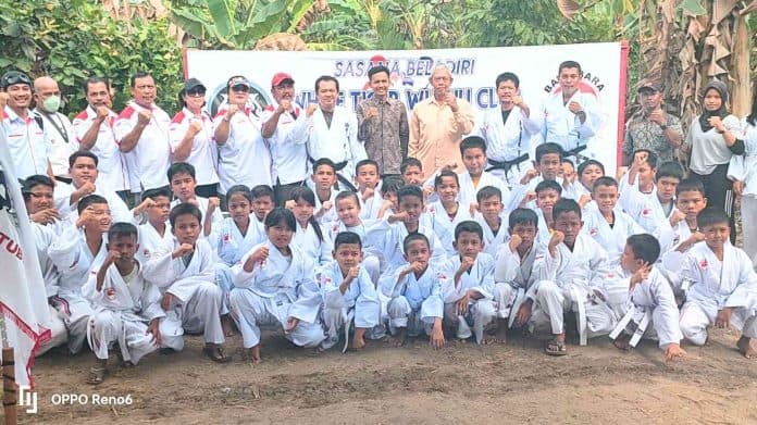 white_tiger_wushu_batu_bara_kepakkan_sayap_bentuk_sasana_jaring_atlet_berprestasi