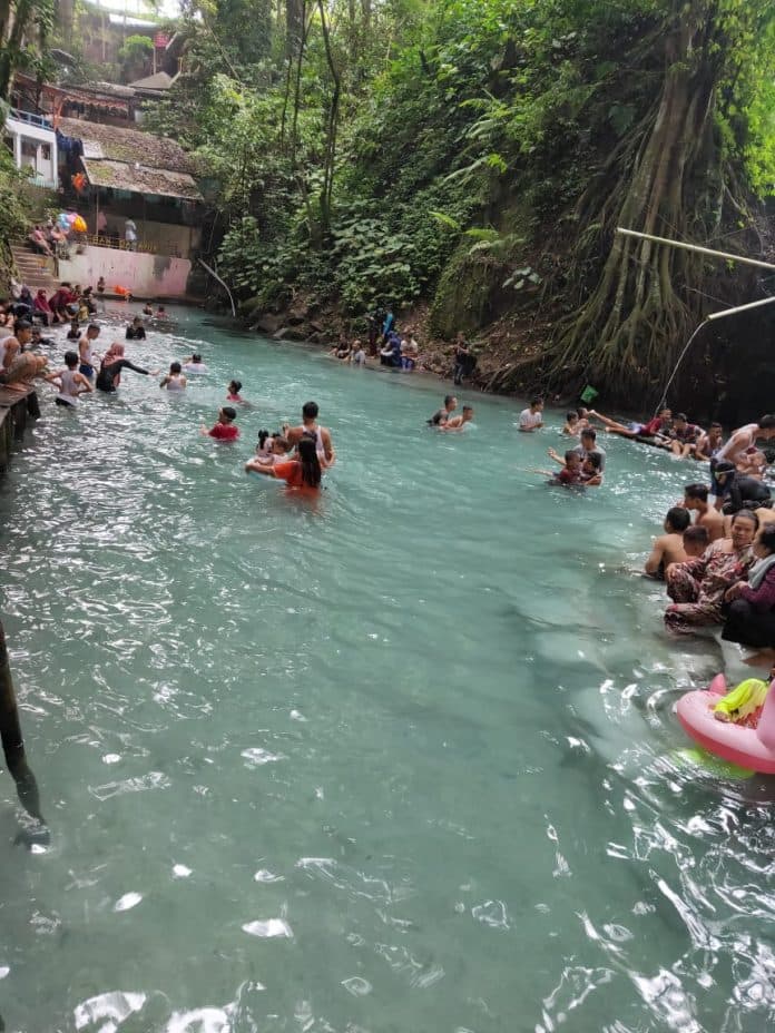 wisata_alam_ini_tersembunyi_di_bah_damanik_lihat_pesonanya