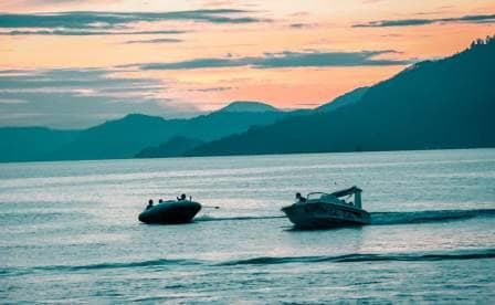 wisata_pantai_ujung_parapat_nikmati_wahana_ekstrem_yang_menguji_adrenalin