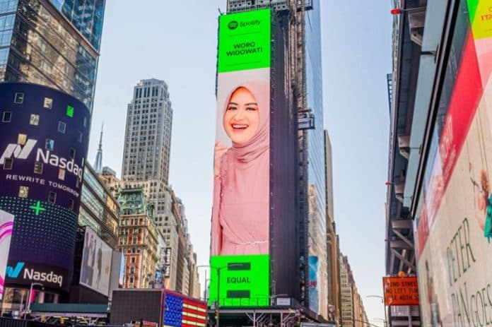 wow_ada_penampakan_musisi_indonesia_widowati_di_new_york_times