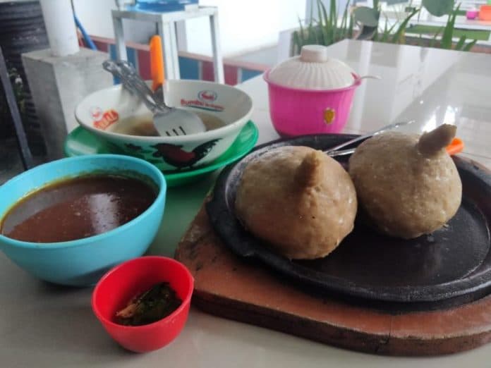 wow_bakso_99_bentuknya_unik_dan_pedas_paling_banyak_diminati_kaum_pria