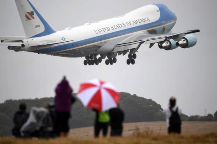 wow_intip_kecanggihan_pesawat_kepresidenan_as_air_force_one